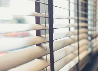 Oryginalne dekoracje na okna zamiast tradycyjnych zasłon