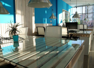 Meble biurowe z Warszawy – korzyści dla biura