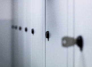 Zalety i zastosowanie mebli metalowych