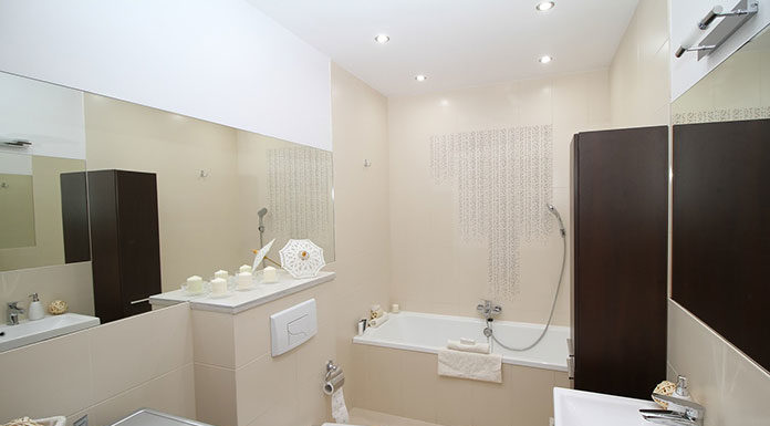 Lustro łazienkowe - tradycyjne czy dekoracyjne?