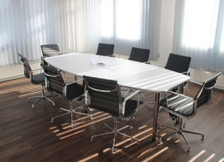 Meble biurowe do recepcji – jak umeblować lokal usługowy?