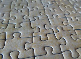 Jak składać swetry do szafy? Jak składać swetry do szafy?