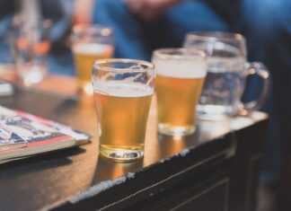 Ile litrów ma doniczka 15 cm?