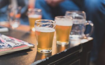 Ile litrów ma doniczka 15 cm?