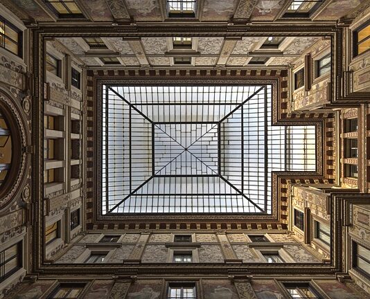 Jaki dach do drewutni?