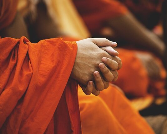 Co lepsze garderoba czy szafa?