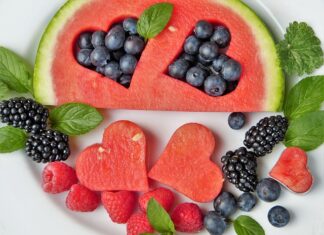 Jak usunąć czarne plamy z drewna?