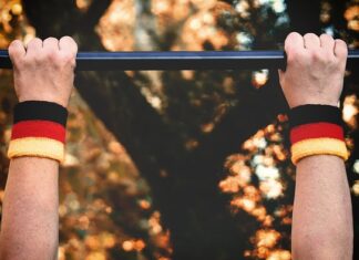 Co daje podciąganie się na drążku?