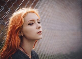 Jak załatać dziurę w siatce ogrodzeniowej? Jak załatać dziurę w siatce ogrodzeniowej?