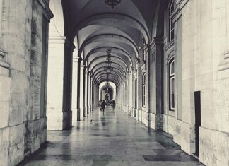 Jaka jest głębokość szafy?