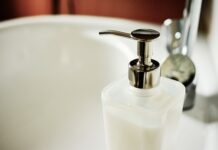 Jak działa dozownik do mydła?