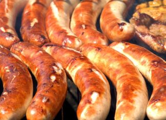 Czym smarować mięso na grillu?