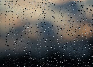 Dlaczego pękła szyba w kabinie prysznicowej?