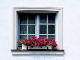 Jak dobrać parapet zewnętrzny aluminiowy do elewacji budynku